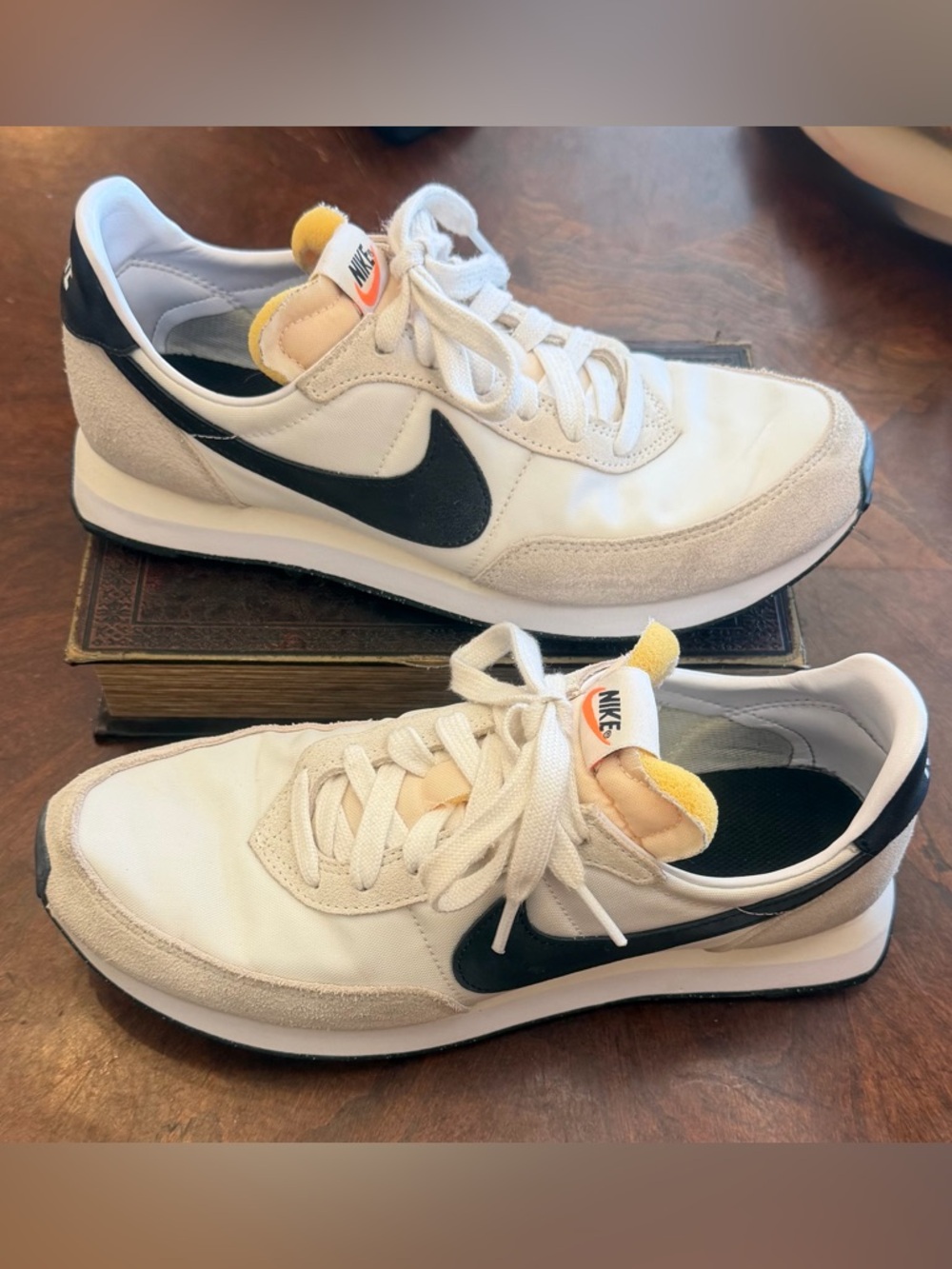 Nike Waffle Trainer 2 Black and White 
Unisex Size 6.5 Youth